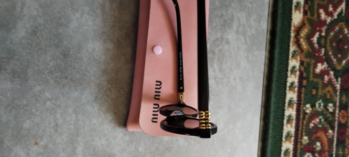 Женские солнцезащитные очки MIU MIU