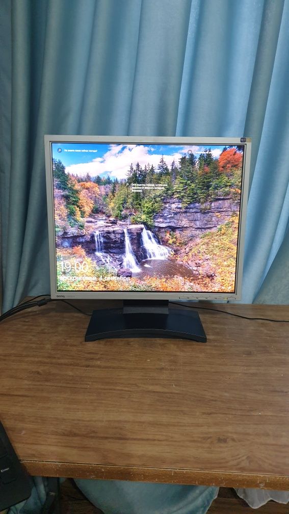 Монитор BenQ 19'