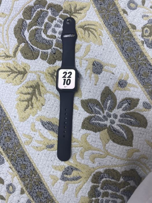 APPLE WATCH SE (2nd generation в отлисном состоянии без трещин