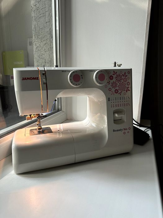 СРОЧНО продаю Швейную машину Janome Beauty 16s