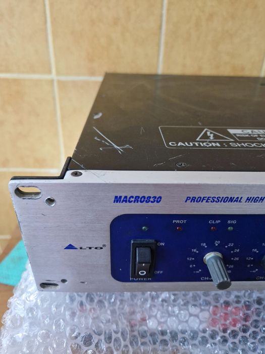 Amplificator (putere audio)alto macro 830