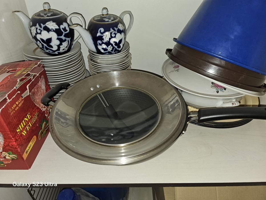 Продам посуду,недорого,казан,тарелки, чайник,хрусталь,сковорода