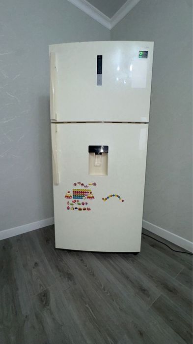 Холодильника с верхней морозильной камерой