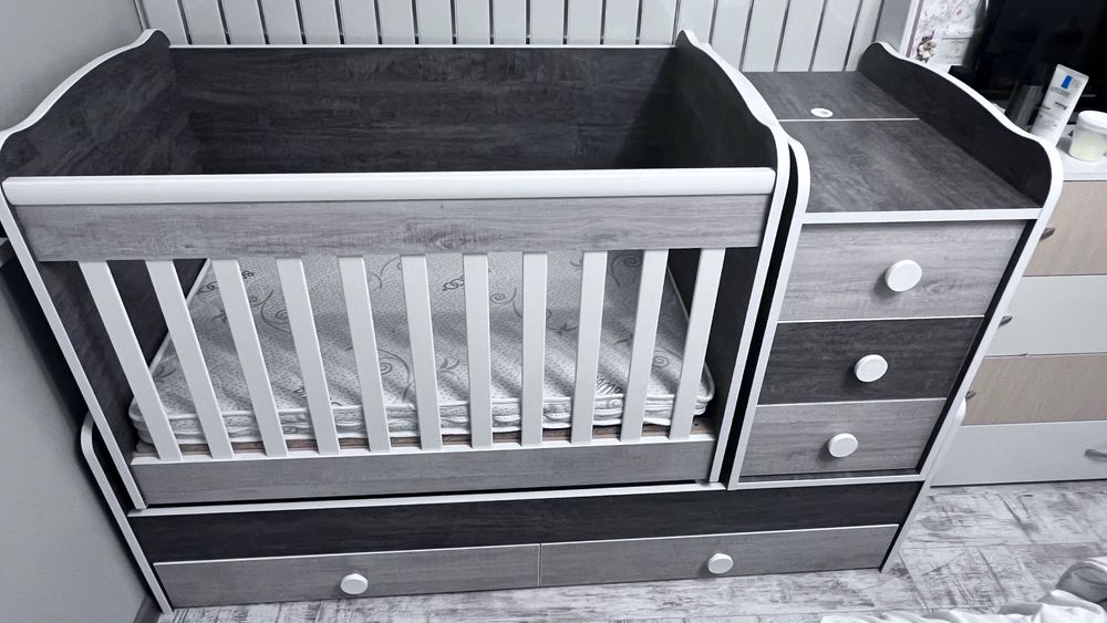 Бебешко легло  много запазено