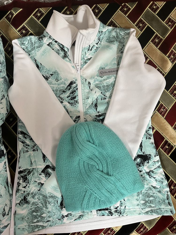 Куртка лыжная,флисовая кофточка(комплект)и шапка