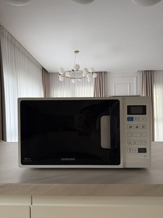 Cuptor microunde samsung putin folosit, fara farfuria de sticla