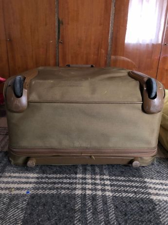 Куфари на колелца /  куфар