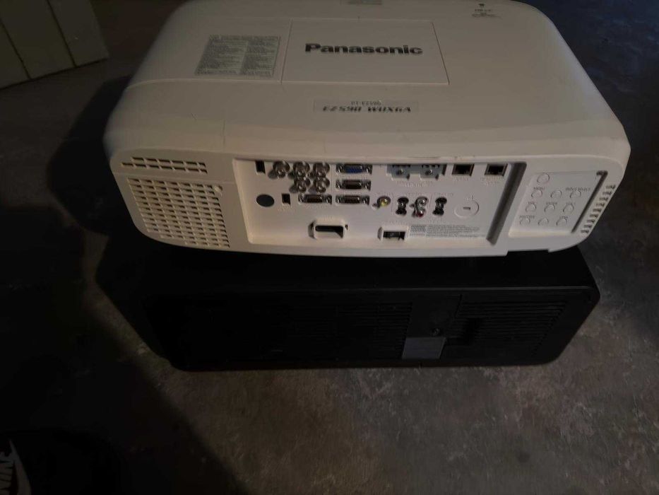 Vand proiectoare video