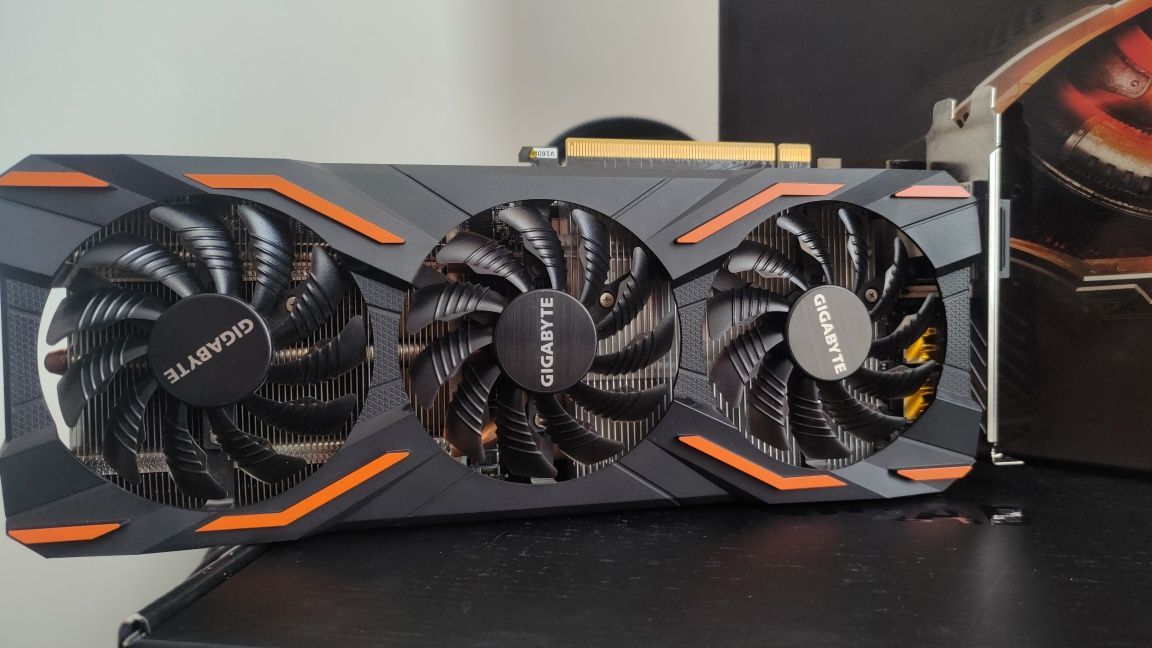 Видеокарта  GIGABYTE GeForce GTX 1080 WINDFORCE OC 8G