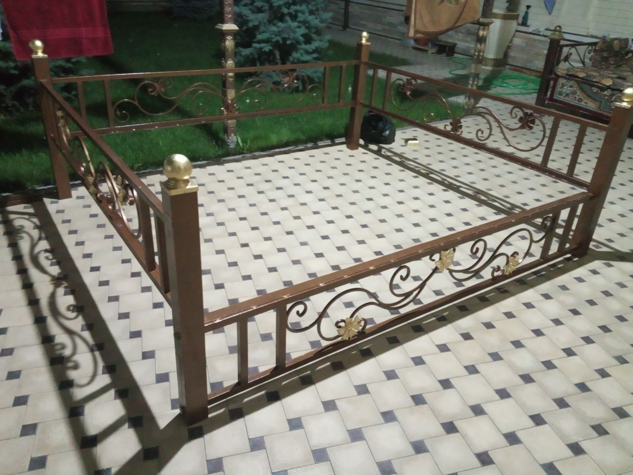 Metal yasalgan buyumlar naves darvoza