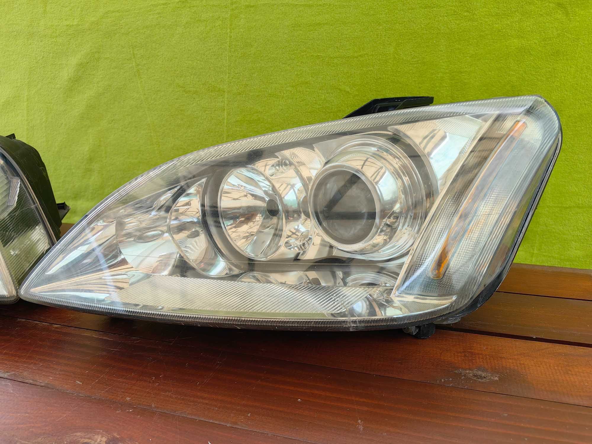 Фар за Ford Focus C-Max Xenon / Фарове за Форд Фокус Ц-Макс Ксенон