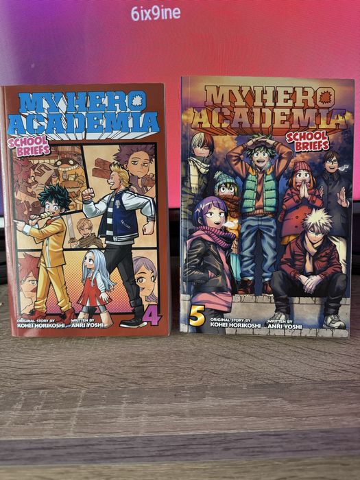 Продавам манги на attack on titan vol.3 , и my hero academia 5-те vola