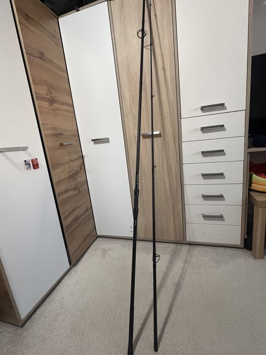 Daiwa Emblem super SPOD 45 SCW și Lansetă TAZURA X-Spod