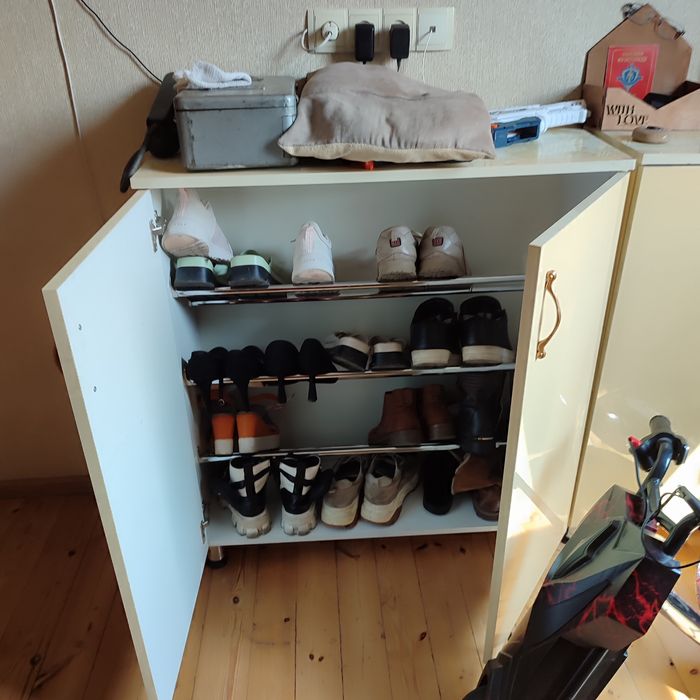 Мебель в прихожую.НЕ Встроенный. В отличном качестве/состоянии. Хороши