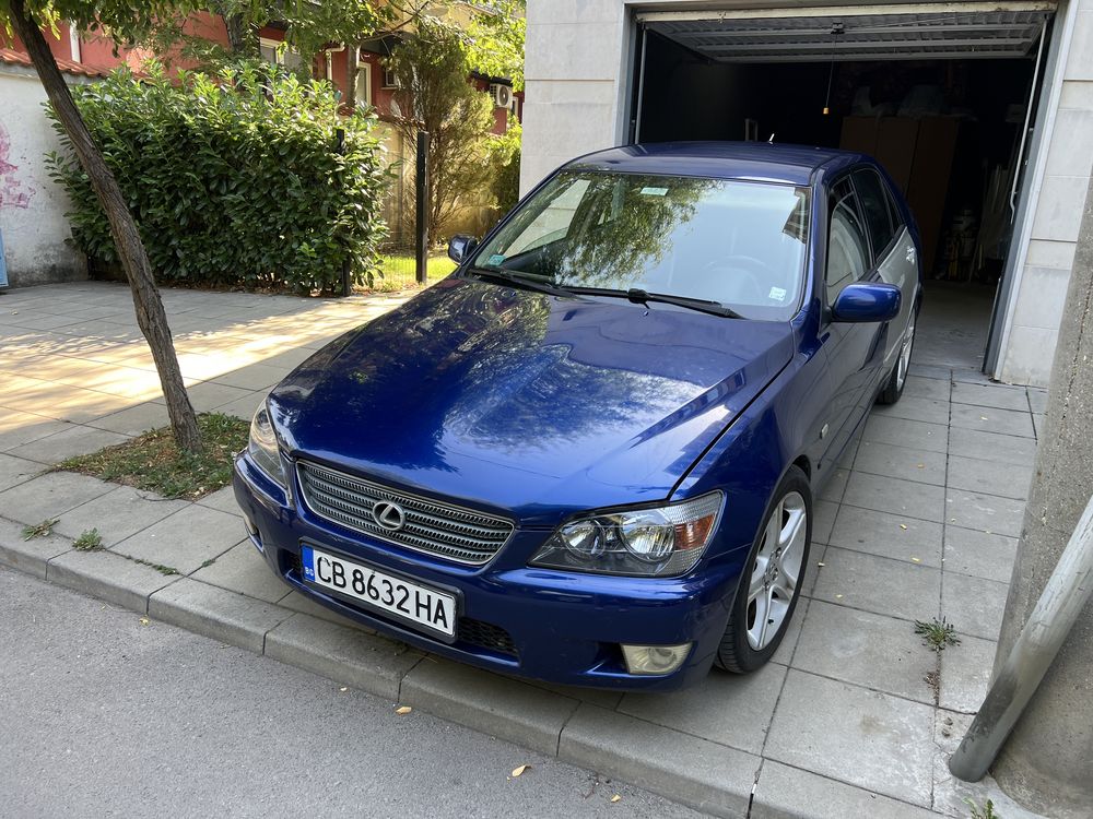 Лексус ИС200 на части (Lexus IS200)