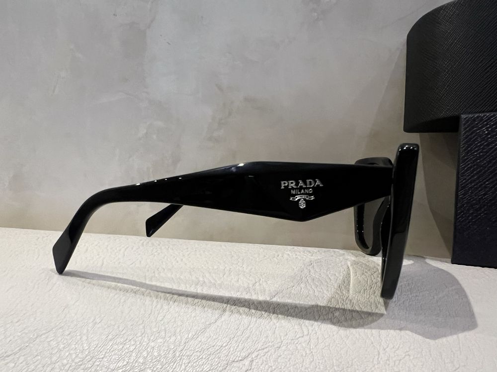 Очила Prada