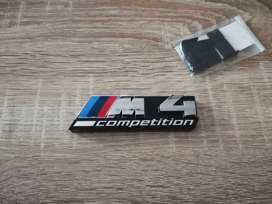 Предна решетка сребриста емблема BMW M4 Competition