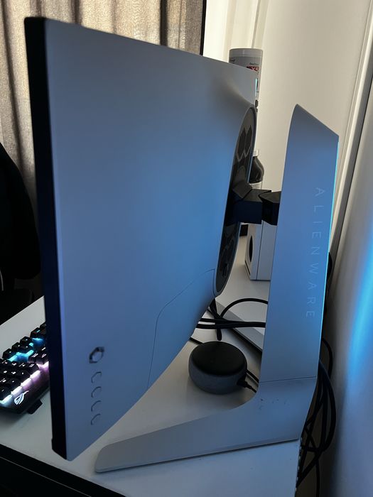 Monitor Gaming Alienware 27″ – Full HD, 240 Hz, 1 ms, G-Sync