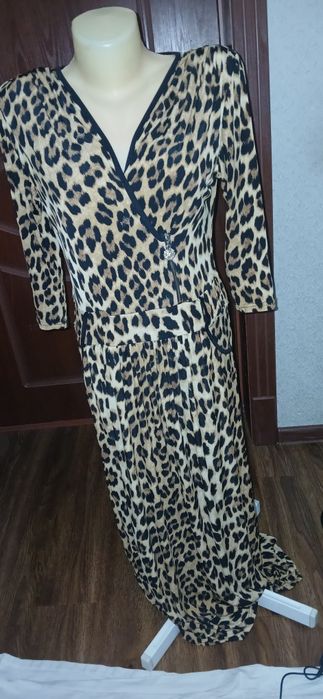 Продам платье для девушек и женщины