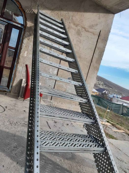 Vând scarii metalice zincate exterioare și pentru incendii , platforme