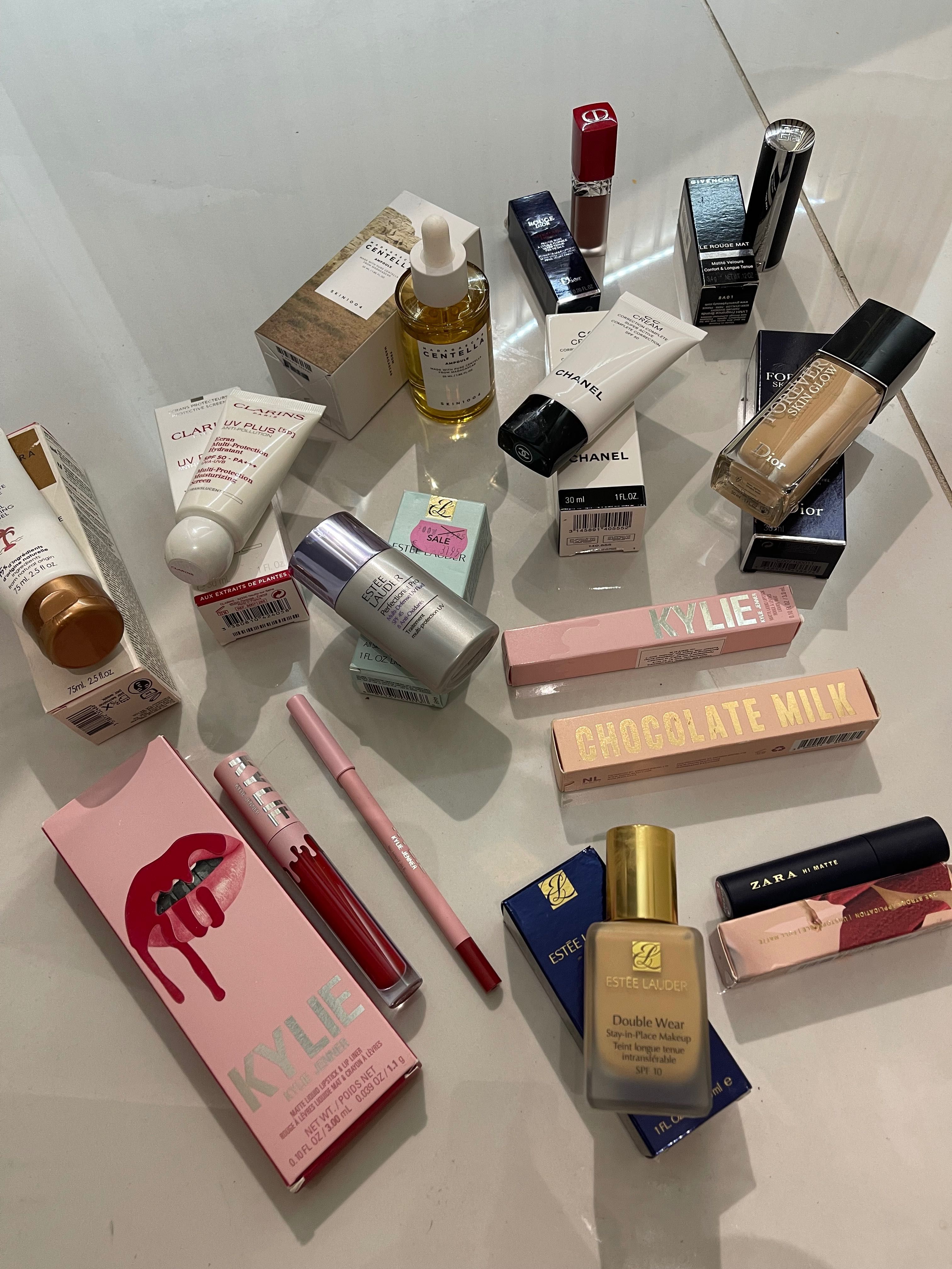 Dior, Chanel, Este Lauder, Kylie, Clarins, Givanshy козметика