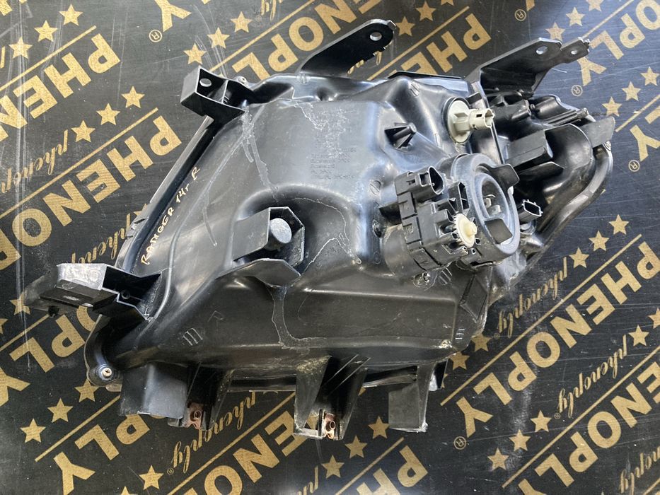 Ford Ranger 2012 година Десни Фарове