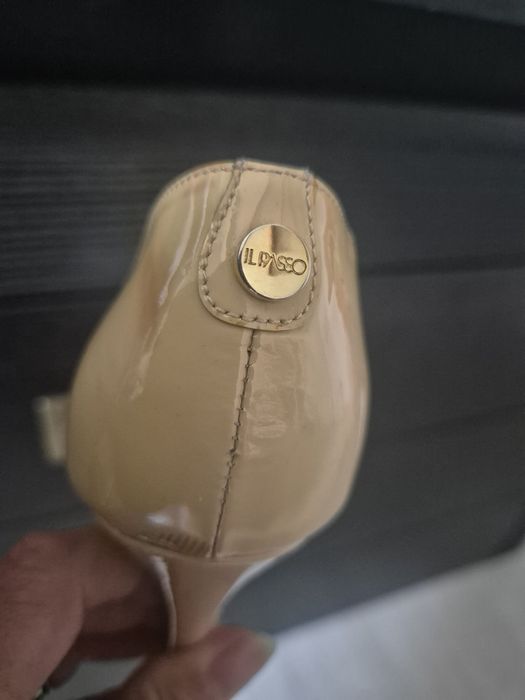 Vând pantofi IL PASSO, piele, 36