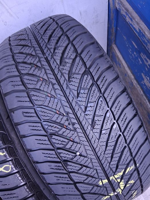 245 45 18 GOOD YEAR 2бр зимни RUN FLAT
