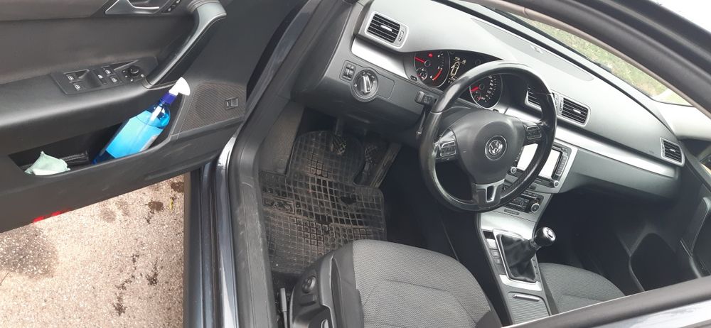 PROPRIETAR:VÂND vw passat b7 combi, 2.0 TDI,140 cai