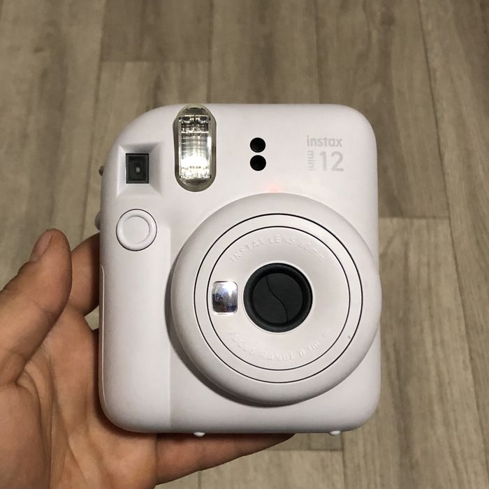 Продам instax mini 12