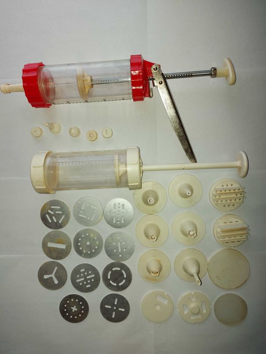 Set vechi cofetarie cu cremaliera, pentru ornat 32 piese cu sabloane