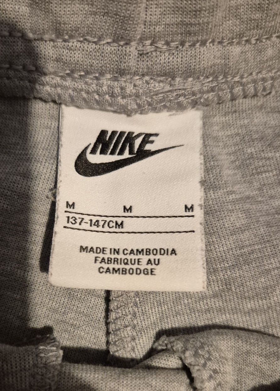 NIKE, tech размер 137-147см. 50 лв маратонки цена 110 лв .