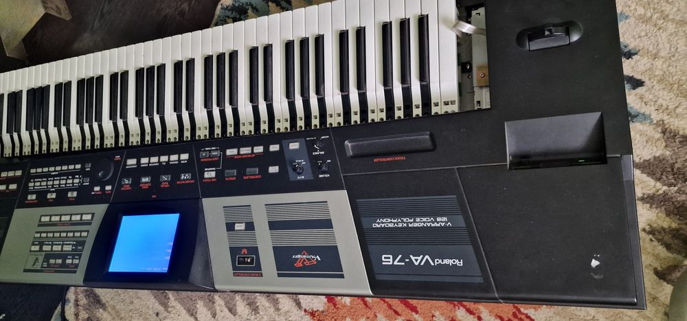 Carcasa,display,butoane,placa de baza,placi de control Roland Va-76