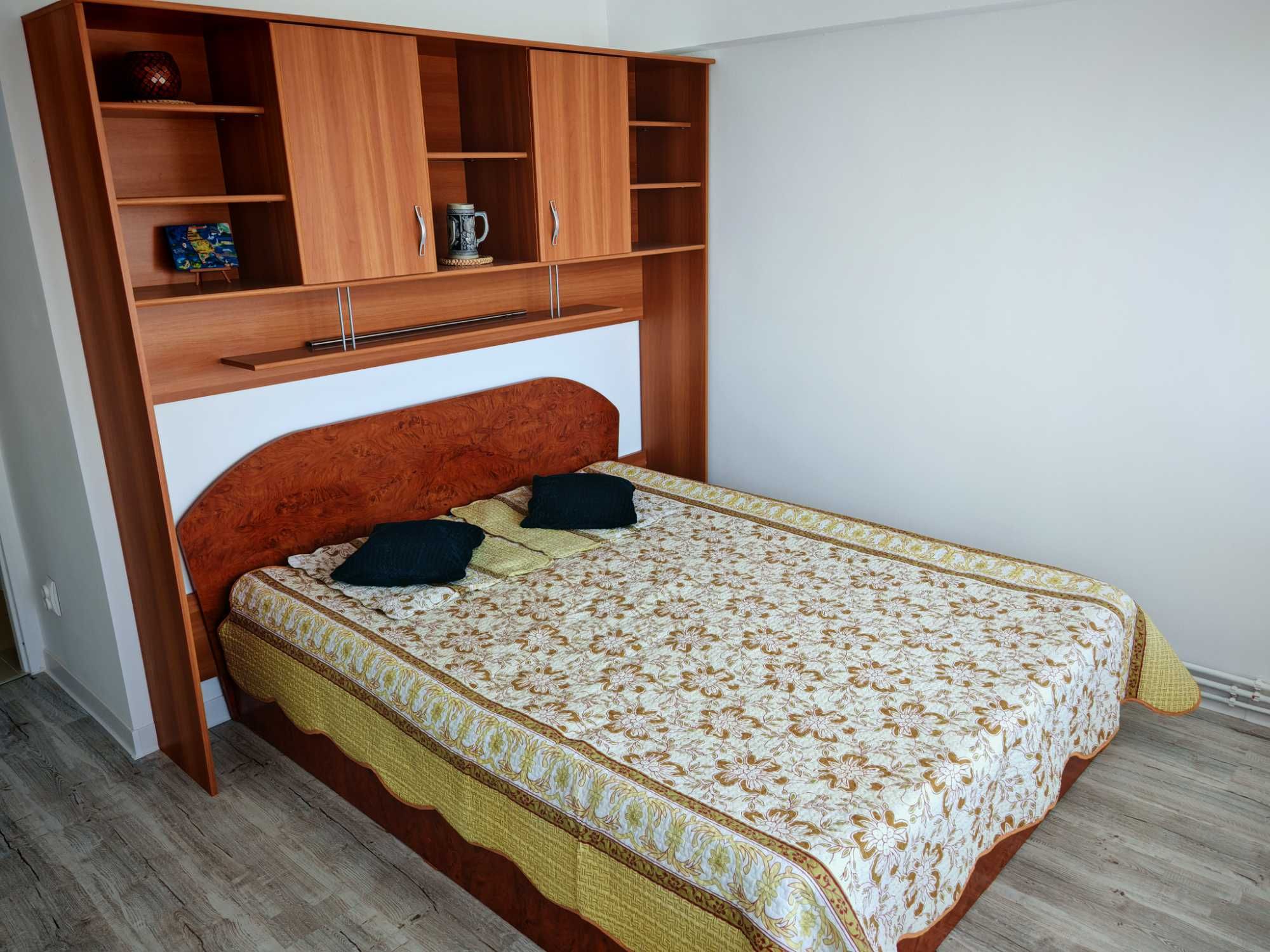 Apartament cu 2 camere, 3 balcoane, decomandat, situat în Micro 3