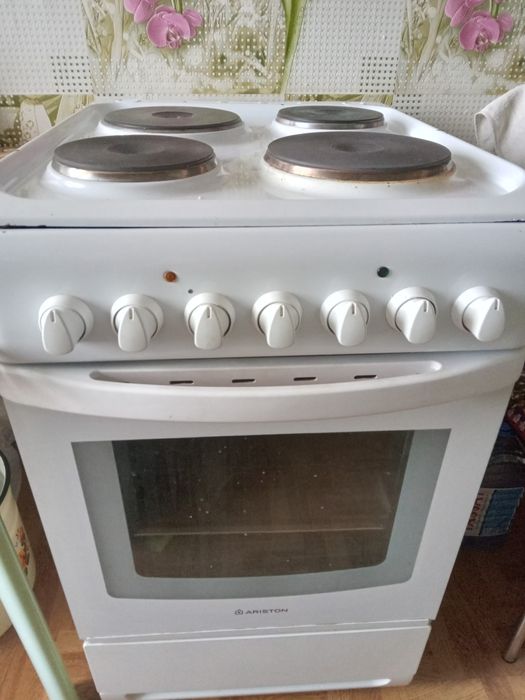 Продам электро-плиту б/у