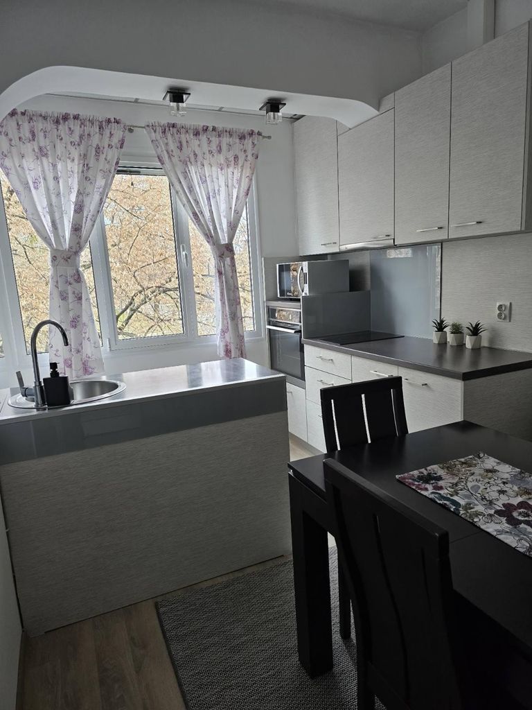 Дава се под наем Двустаен апартамент в Пловдив, Каменица 1 - 80 кв.м за 350 € - Снимка #1