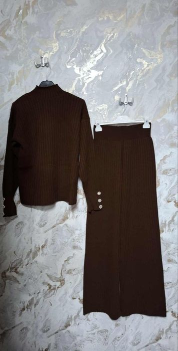 Compleu universal
Universal
NEGRU 2 BUC
MARO DESCHIS 2 BIC
ROSU 2 BUC