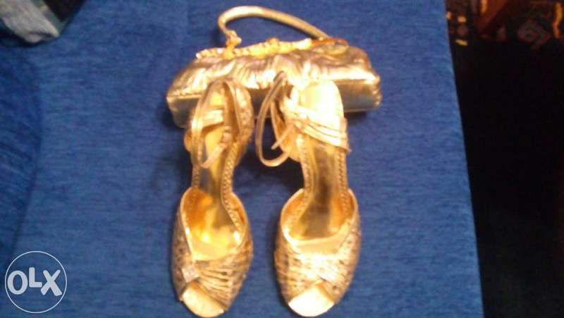 Официални обувки и чанта със златисто покритие