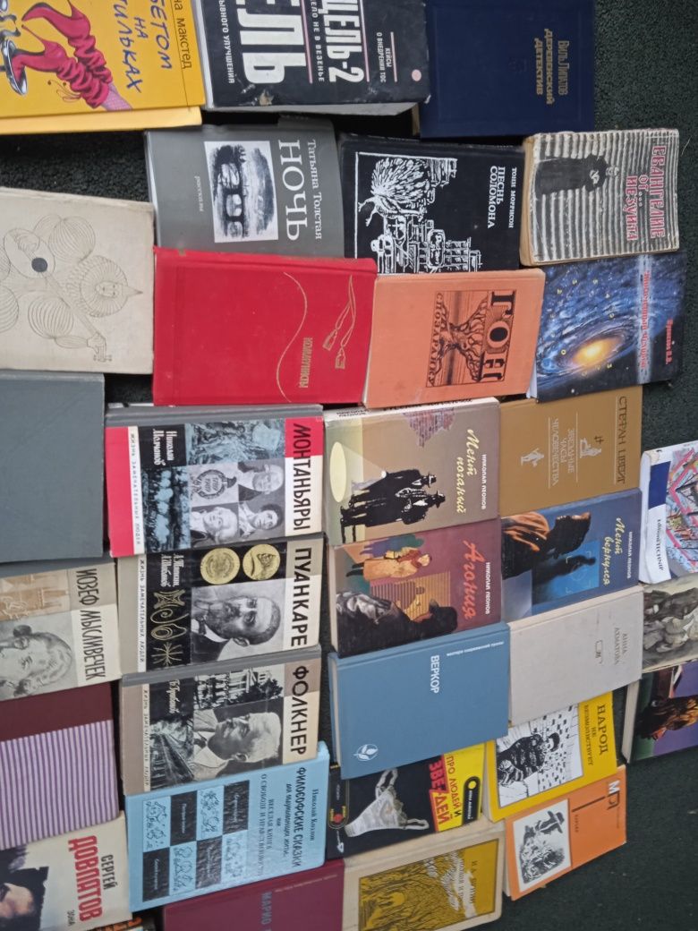 Набор около 60  различных книг по одной цене