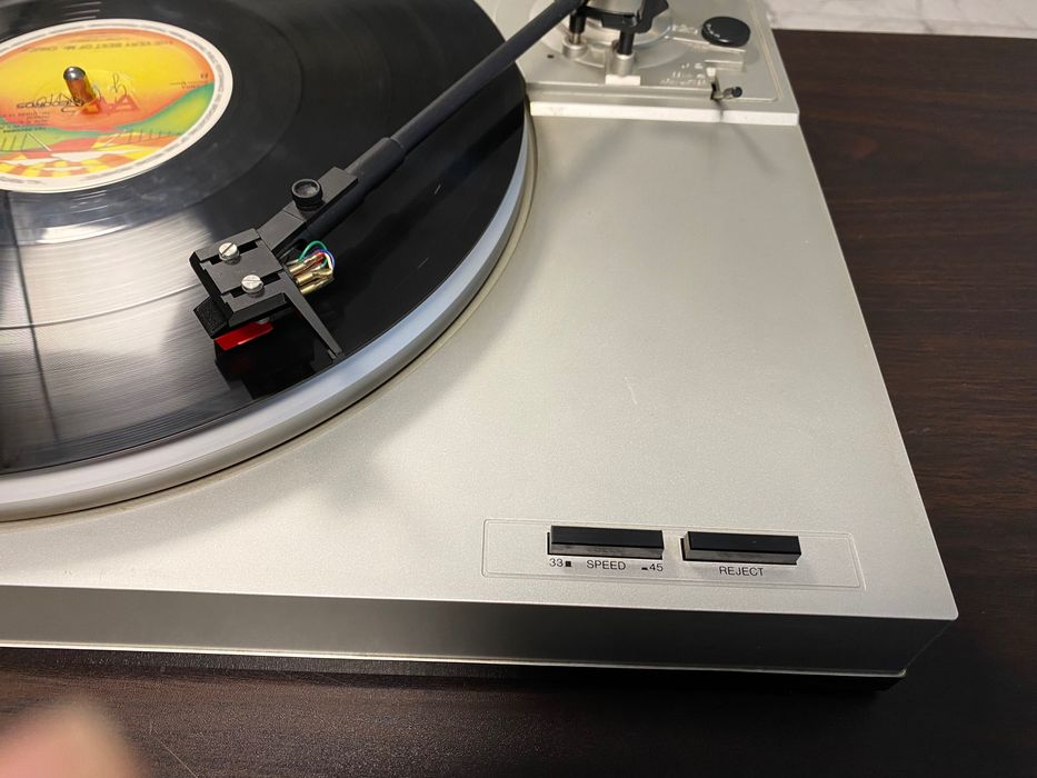 Отличен грамофон Sanyo