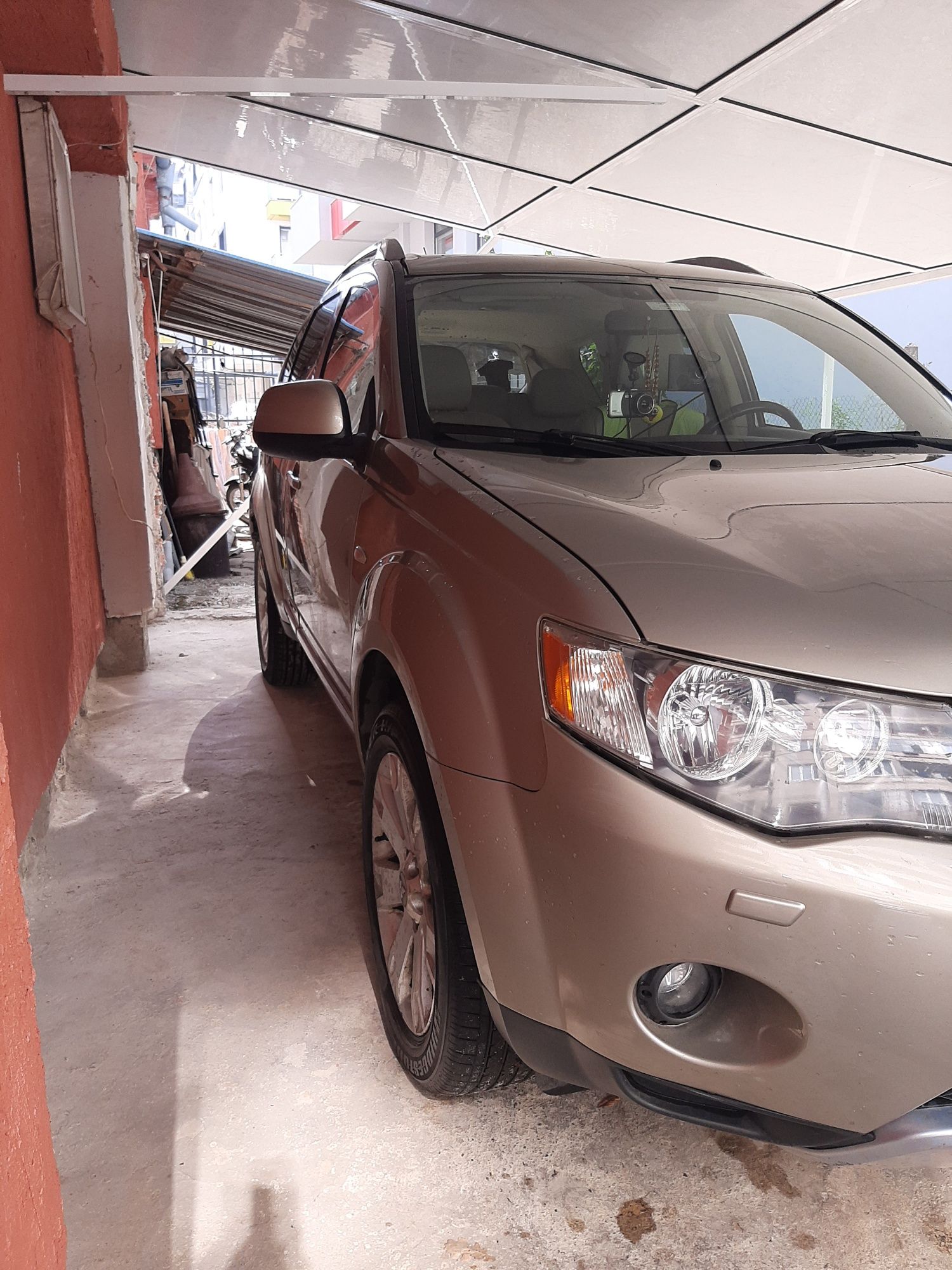 Продавам Mitsubishi Outlanderr