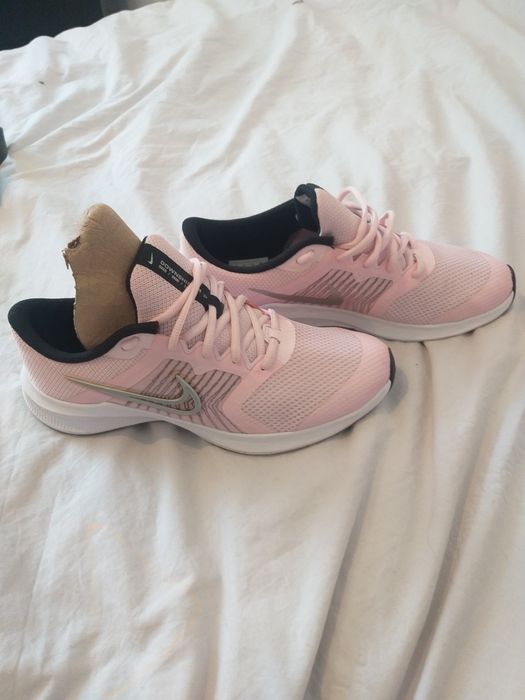 Vand adidasi nike nr 38 culoare roz