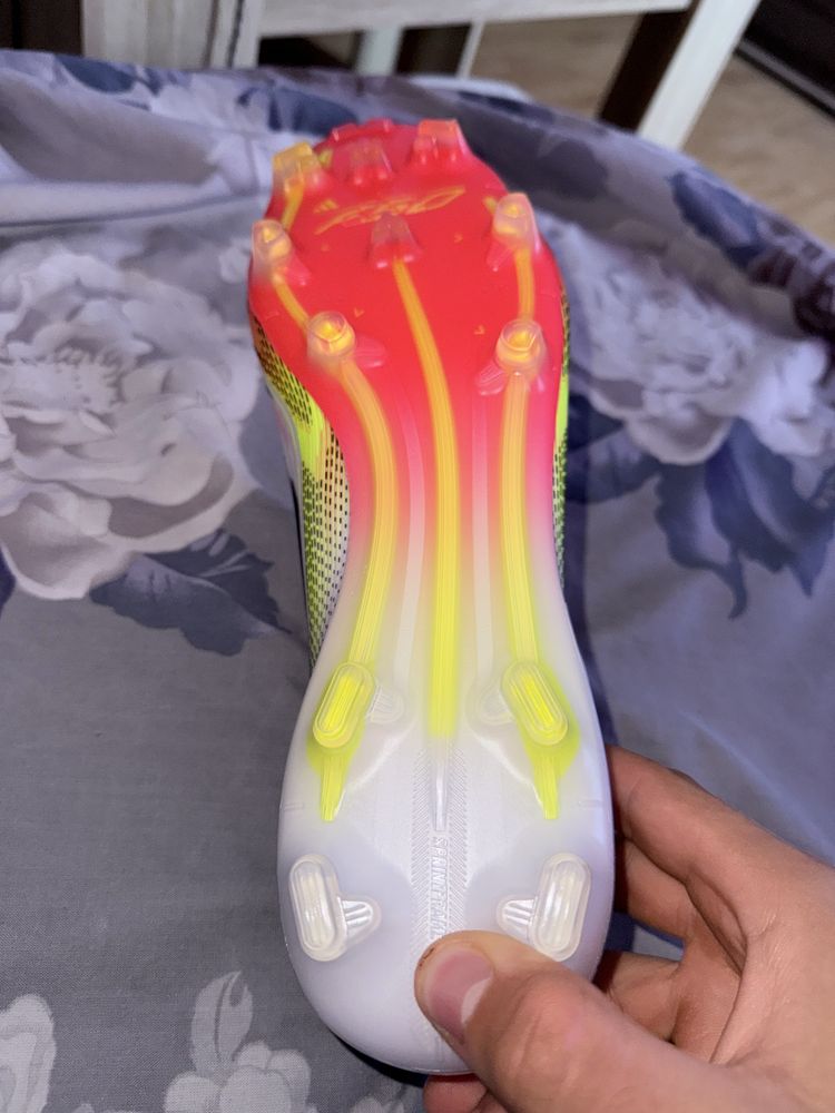 Продавам футболни обувки номер 44 Adidas F50 Elite