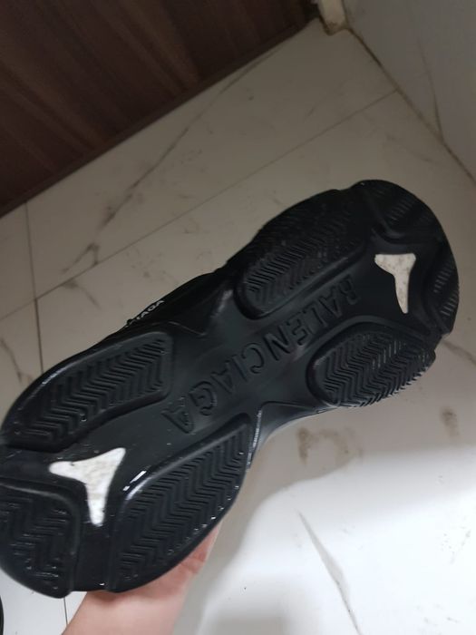 Vând balenciaga triple s mărime 44