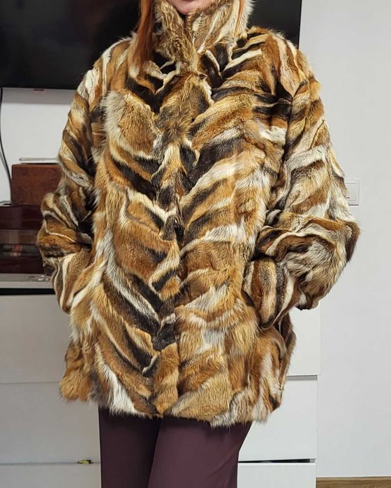 Vând blană model unicat de iepure.