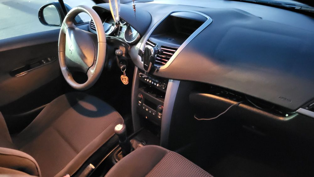 Vând Peugeot 207 1.6 HDI