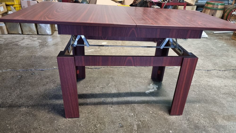 Холна маса с регулиране по височина