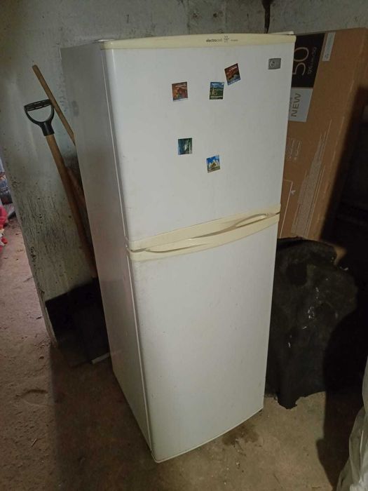 Продам современный , рабочий  холодильник в хорошем состоянии .