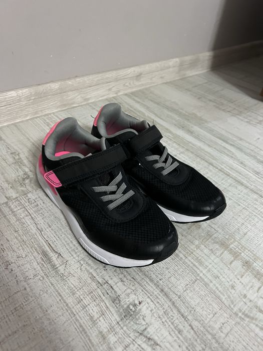 Дамсики обувки : маратонки,дамки боти,деци маратонки и сандала