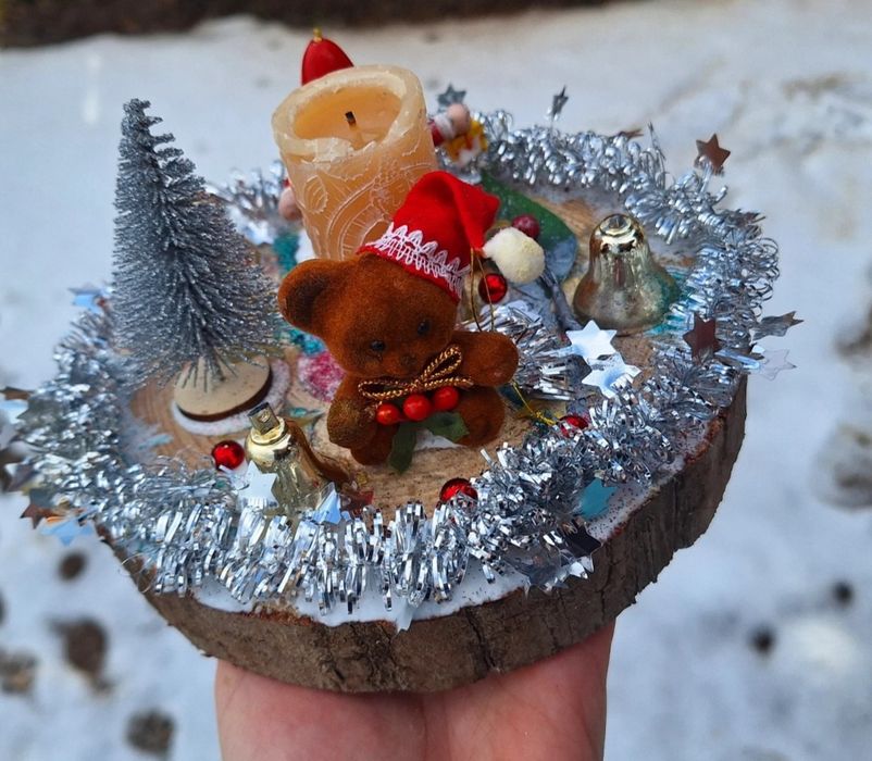 Vând ornamente pentru Crăciun